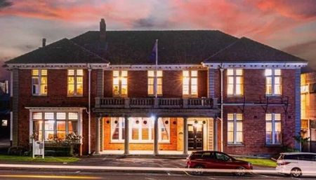 Fabulous Central City Apartment - Fully Furnished - Photo 2