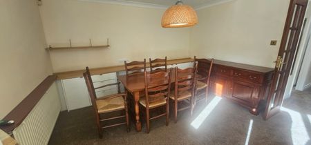 2 Bed - 2 Sandhill Lawns, Moortown, Leeds - LS17 6TT - Student/Professional - Photo 3