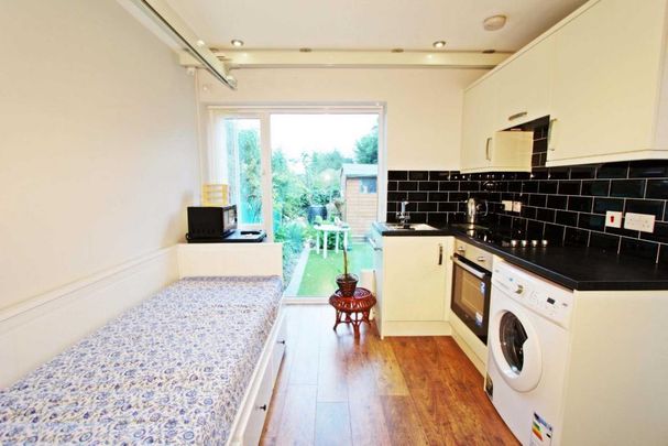 Studio to rent - Photo 1