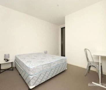 “LARGE FURNISHED 3 BEDROOM APARTMENT, GREAT VIEWS!” - Photo 1
