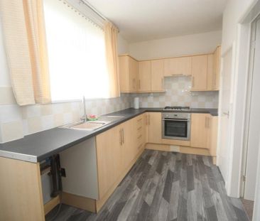 3 bedroom semi-detached house to rent - Photo 6