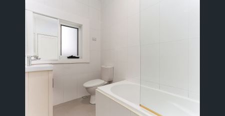 North-East Facing Apartment in Prime North Bondi Location - Photo 4