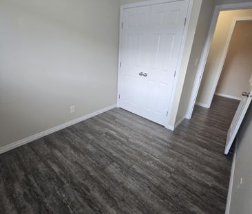 Modern Ground Floor 2 Bedroom in the Heart of Downtown - Photo 6