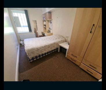 Room in a Shared Flat, Victoria Street, LS3 - Photo 2