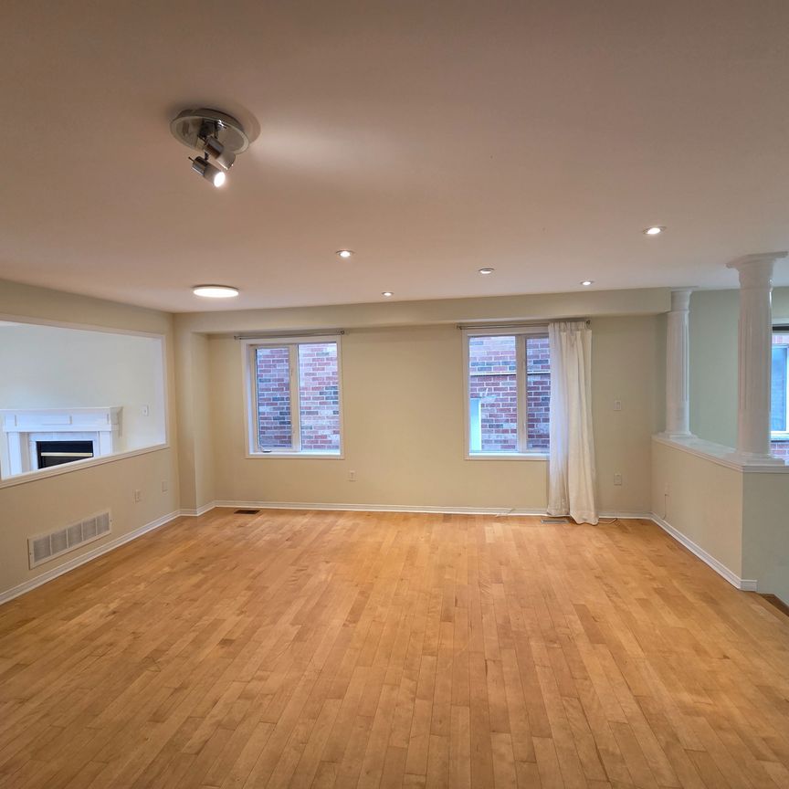 For Lease - 4859 Marble Arch Mews, Mississauga, Ontario - Photo 1