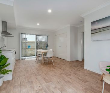 MODERN, FULLY FURNISHED, STUDIO APARTMENT - Photo 2