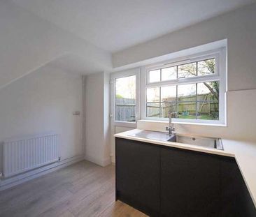 Grove Gardens, Tring, HP23 - Photo 4