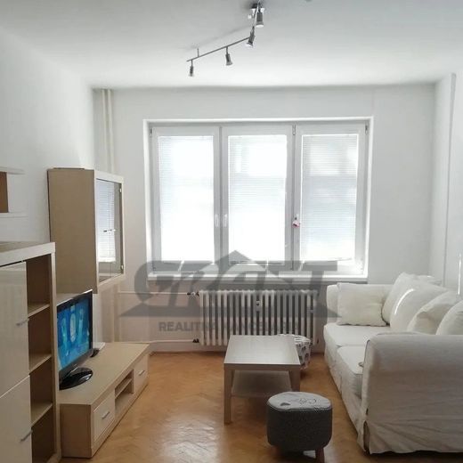 Prenájom: Slnečný 2-izbový byt, Kyjevská ulica, Bratislava – Nové Mesto - Photo 1