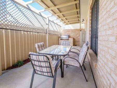 Modern & Low-Maintenance Living in the Heart of East Albury - Photo 5