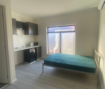 Modern furnished room with private ensuite – Prime Dandenong location - Photo 1
