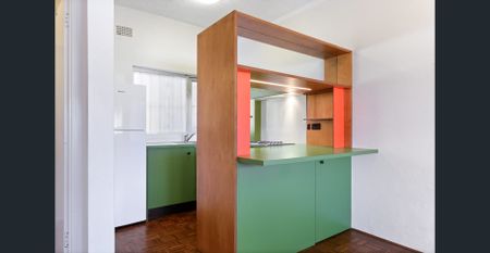 Bright & Airy 1-Bedroom Apartment in the Heart of Vibrant Marrickville! - Photo 3