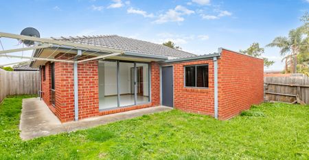 Cosy & Charming 2-Bedroom Home in Mill Park - Photo 4