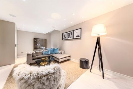 3 bedroom mews to rent - Photo 2