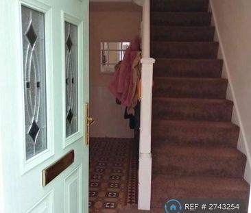 1 bedroom in a house share to rent - Photo 4