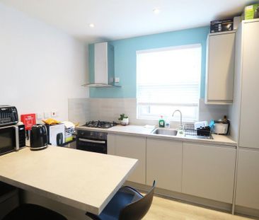 1 bedroom in a flat share to rent - Photo 4