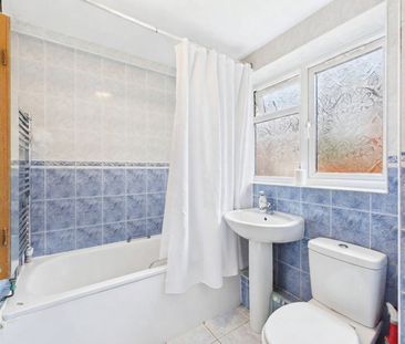 2 bedroom Maisonette in Chilham Close, Camberley - Photo 4