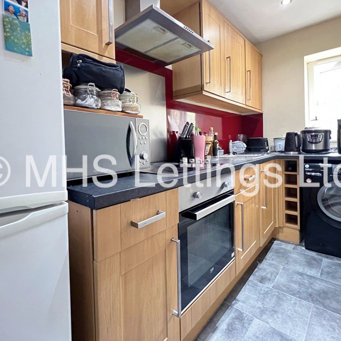 3 Bedroom Flat for rent in Woodsley Road - Photo 1