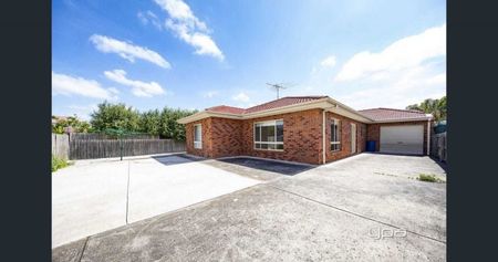 Perfect Family Home! - Photo 3