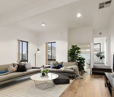 Spacious Family Living in Prime Ormond Location - Photo 2