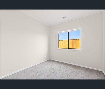 33 Pennings Rd, Wyndham Vale, Vic 3024 - Photo 6