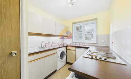 California Close, Colchester - Photo 5