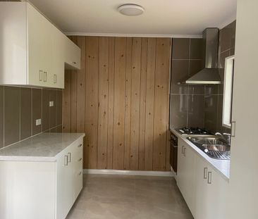 New Renovation 3-bedroom house, Only few minus drive to Regents par... - Photo 1