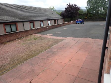 2 bedroom ground floor flat to rent - Photo 3