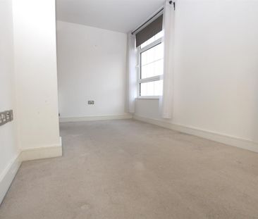 2 bedroom Apartment to let - Photo 5