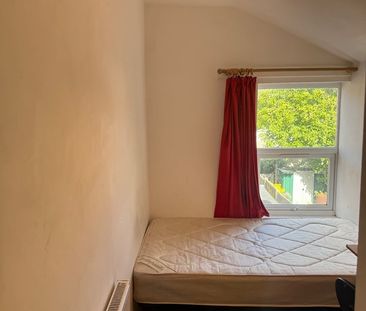 Room in a Shared House, Milner Road, B29 - Photo 1