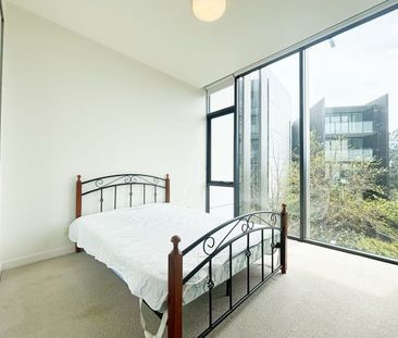 Fully Furnished 2 Bedroom + Study Apartment in Zetland - Photo 2