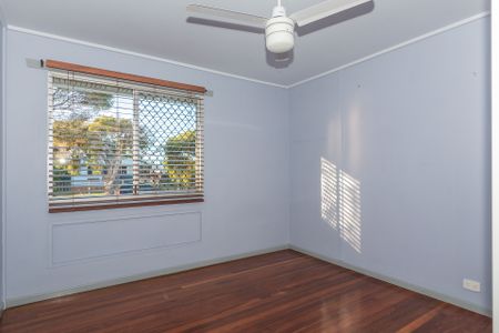 3 Mackenzie Street, Redcliffe QLD 4020 - House For Rent - $540 | Domain - Photo 2