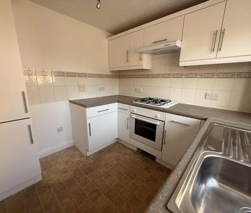 2 bedroom terraced house to rent - Photo 2