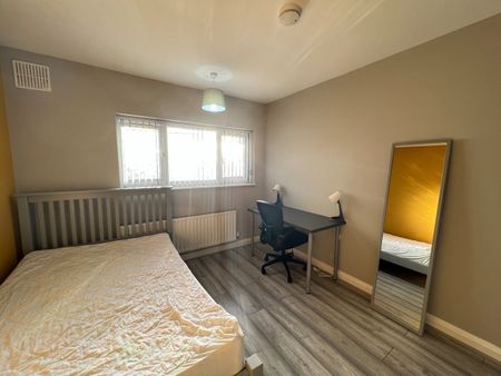 5 Bed Detached House, Charter Avenue, CV4 - Photo 2