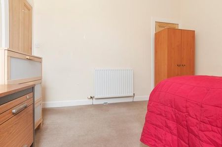 3 bedroom flat to rent - Photo 2