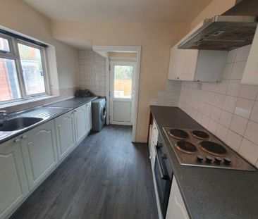 Price £1,700 pcm - Available 17/05/2025 - Furnished - Photo 3