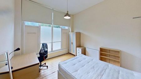 3 bedroom flat to rent - Photo 3