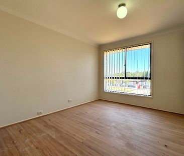 Family Home in Peaceful Edensor Park! - Photo 6