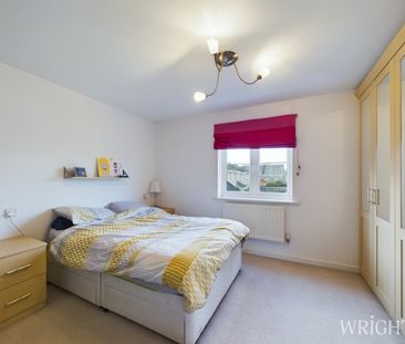 3 bedroom Town House - Epsom Close, Stevenage - Photo 4