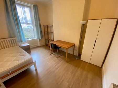 6 bedroom terraced house to rent - Photo 5