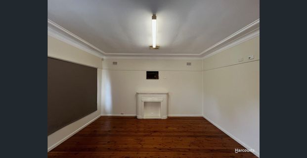 Prime Location – Charming Three-Bedroom Home... - Photo 1