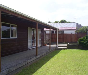 Great Family Home in Maungaraki - Photo 3