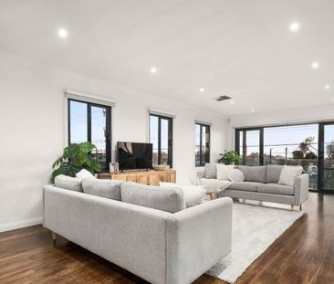Opulent Seaside Living in the Heart of Edithvale - Photo 3