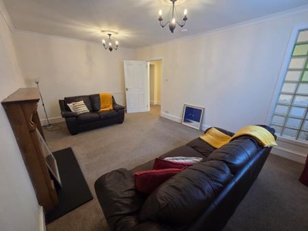 2 bedroom flat to rent - Photo 2