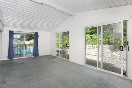 FAMILY HOME WITH POOL - Photo 2