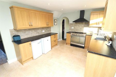 3 bedroom detached house to rent - Photo 5