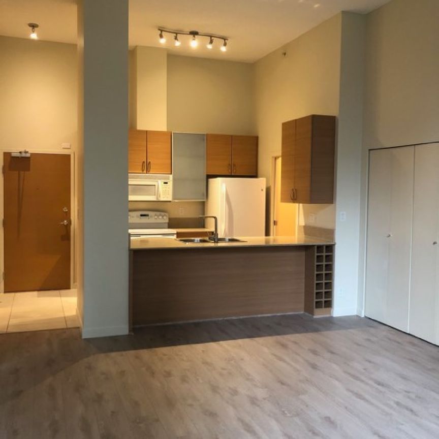 Condo in Downtown Vancouver, British Columbia - Photo 1