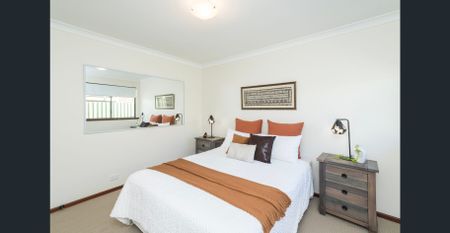 Comfortable, Versatile Family Living in a Quiet Parkside Street - Photo 3