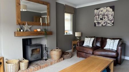 4 bedroom detached house to rent - Photo 2