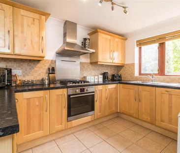 3 bedroom detached house to rent - Photo 5