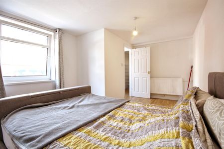 1 Bedroom Flat / Apartment to let - Photo 3